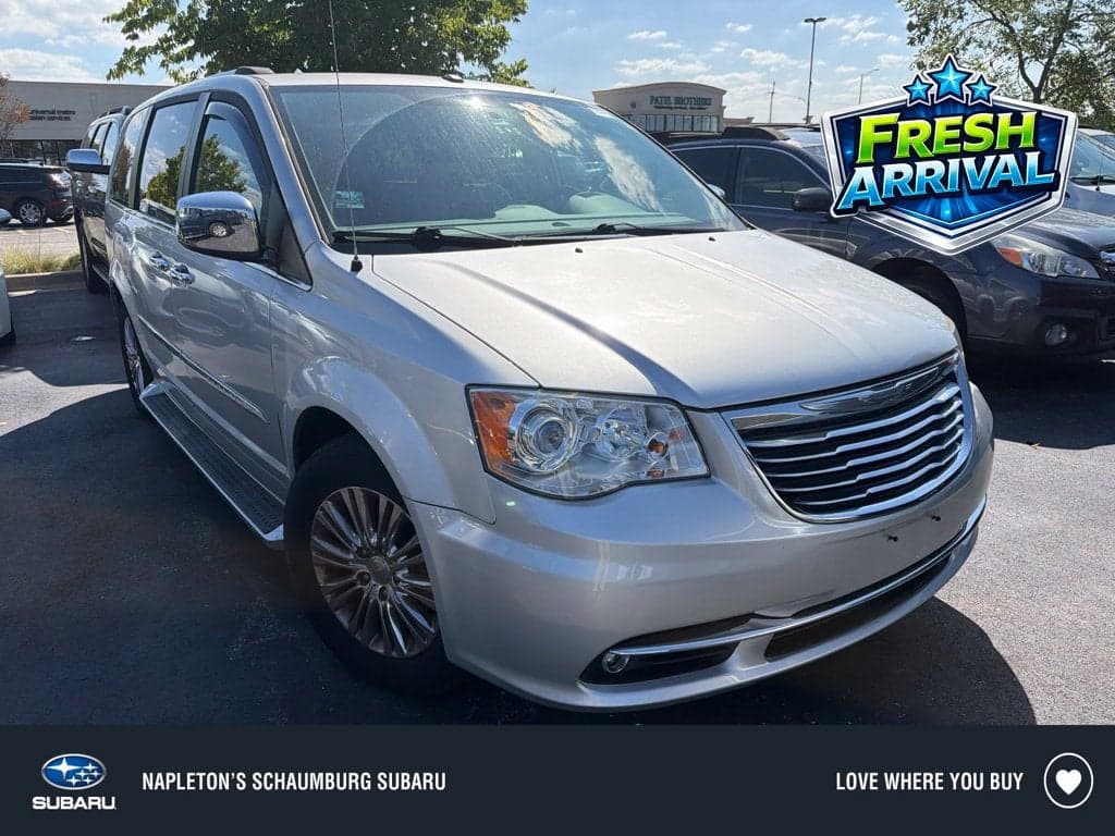 2011 Chrysler Town & Country Limited — photo 1 of 4