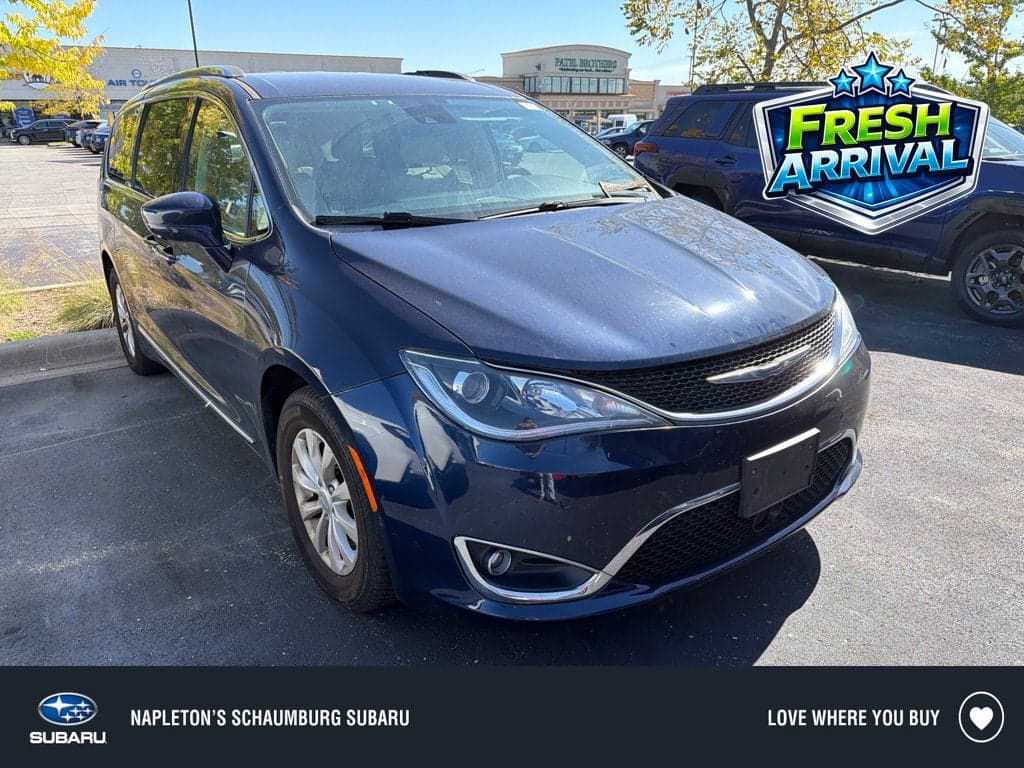 2019 Chrysler Pacifica Touring L — photo 1 of 5