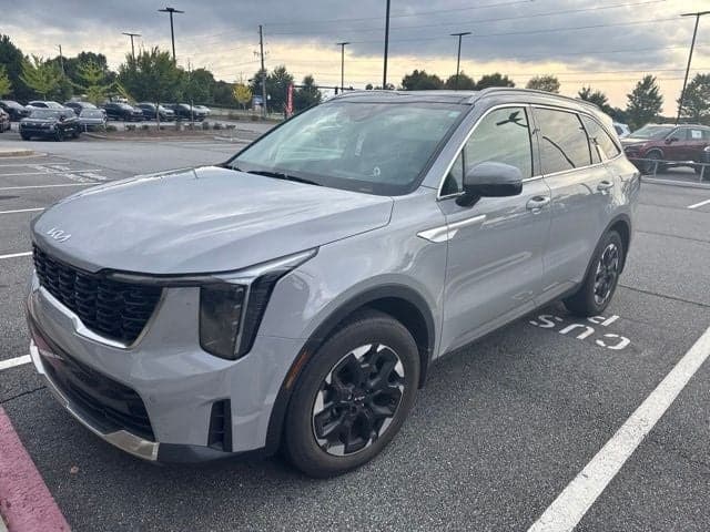 2024 Kia Sorento S — photo 1 of 17