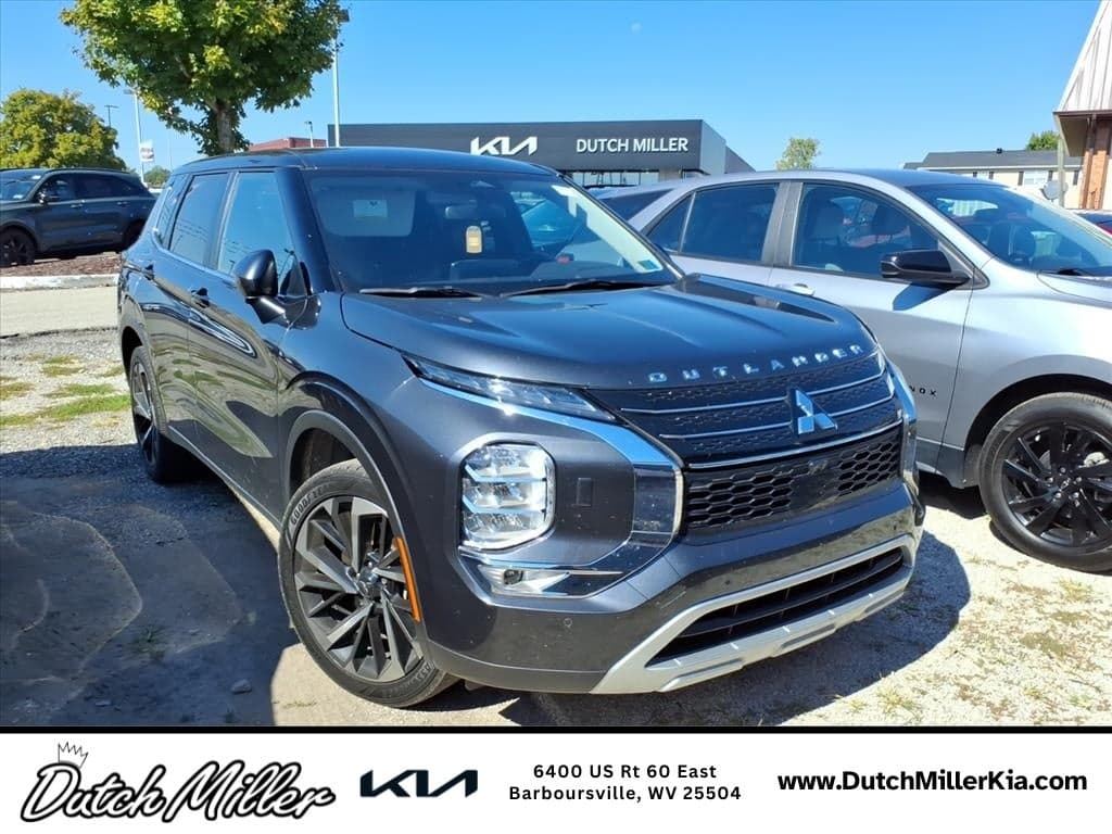 2024 Mitsubishi Outlander SE — photo 1 of 5