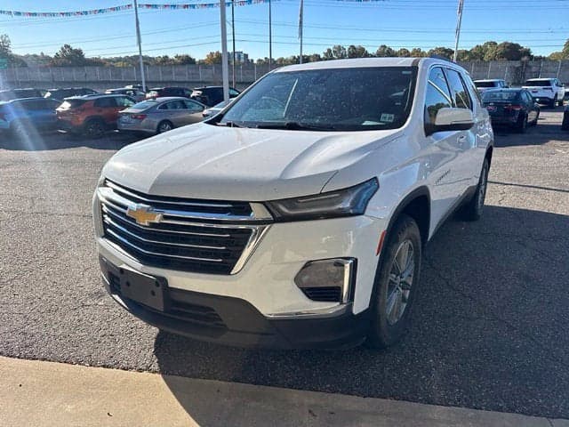 2023 Chevrolet Traverse Base — photo 1 of 5