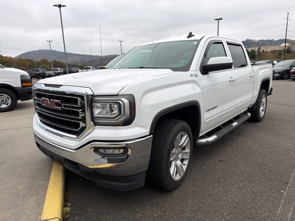 2017 GMC Sierra 1500 SLE — photo 1 of 5