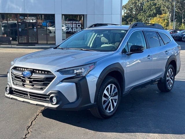 2025 Subaru Outback Premium — photo 1 of 31