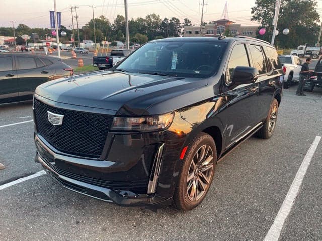 2022 Cadillac Escalade Sport — photo 1 of 2