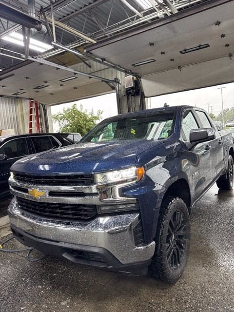 2020 Chevrolet Silverado 1500 LT — photo 1 of 5