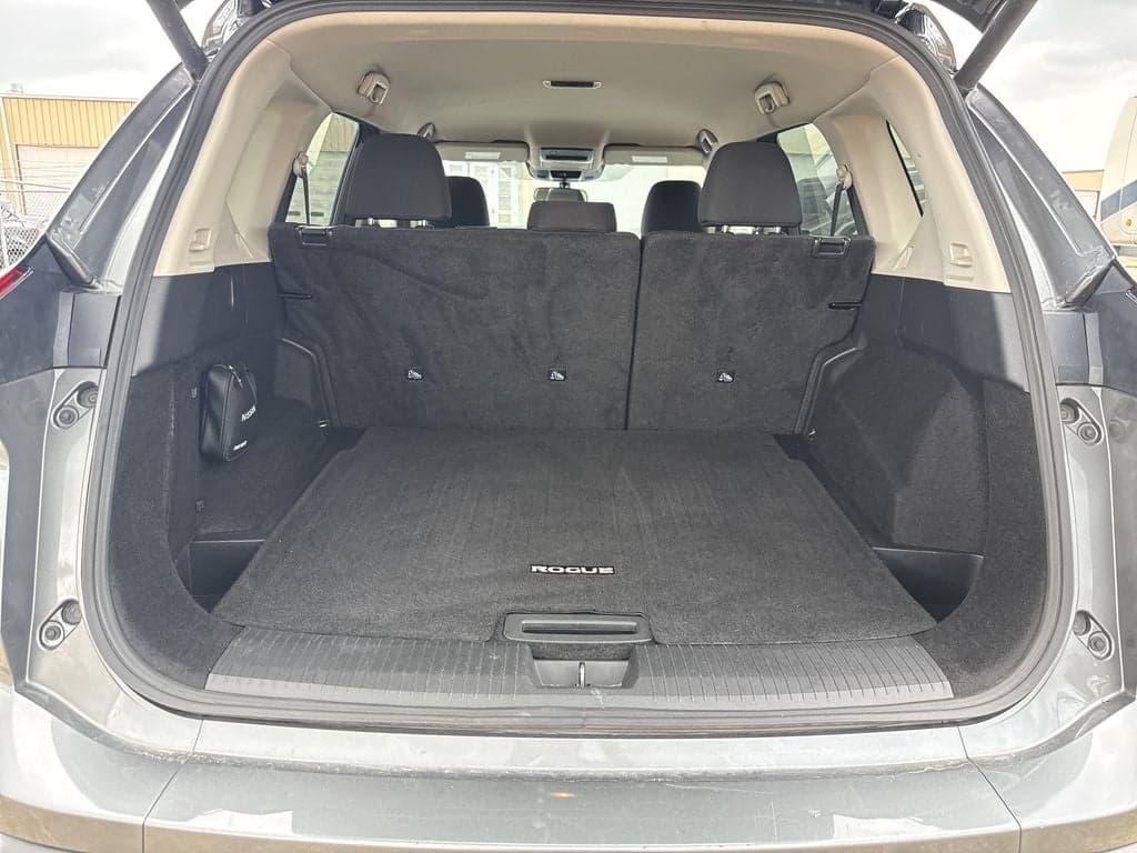 2025 Nissan Rogue SV — photo 1 of 5