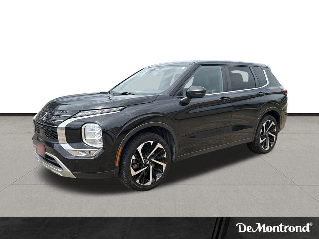 2022 Mitsubishi Outlander SE — photo 1 of 28