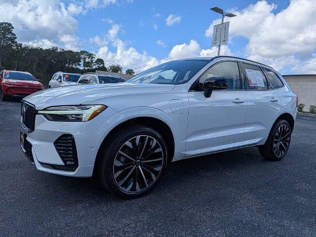 2026 Volvo XC60 Plug-In Hybrid Base — photo 1 of 5