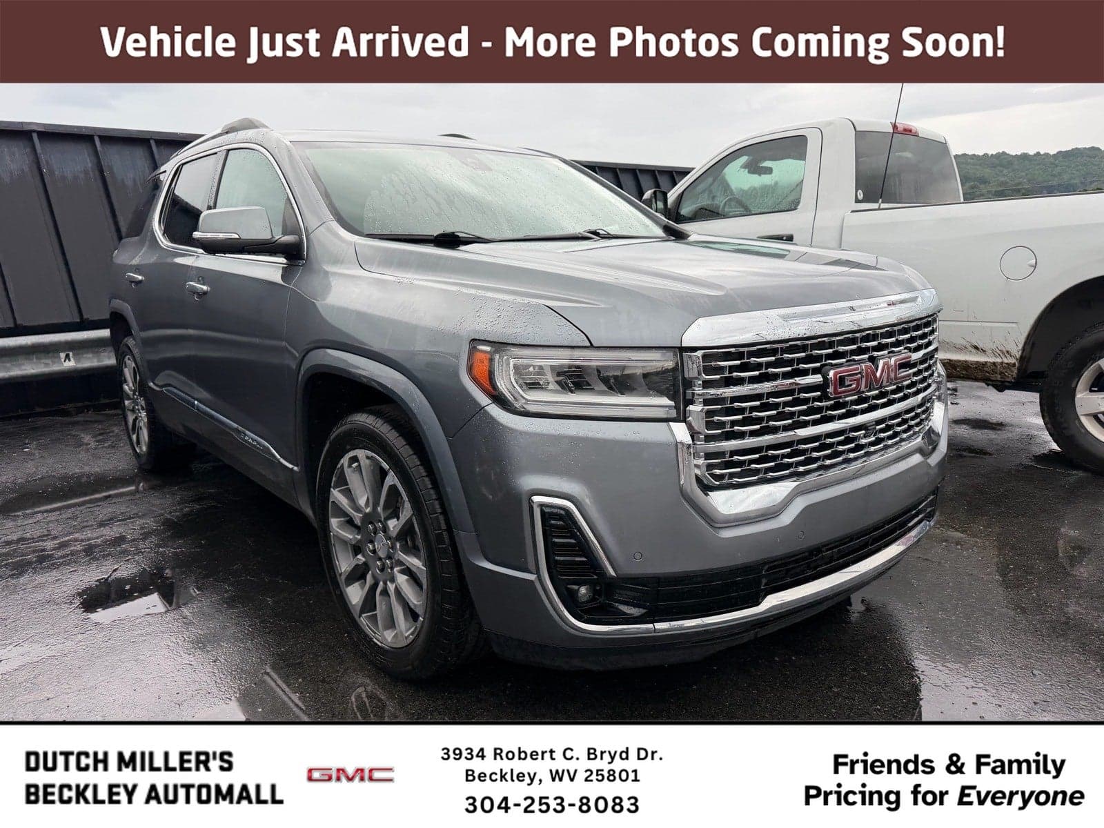 2022 GMC Acadia Denali — photo 1 of 5
