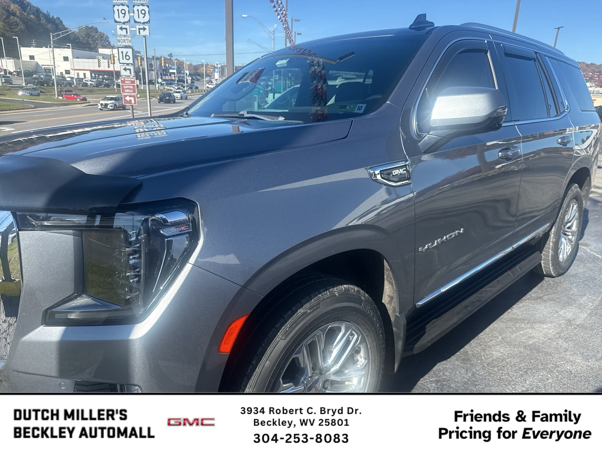 2022 GMC Yukon SLT — photo 1 of 5