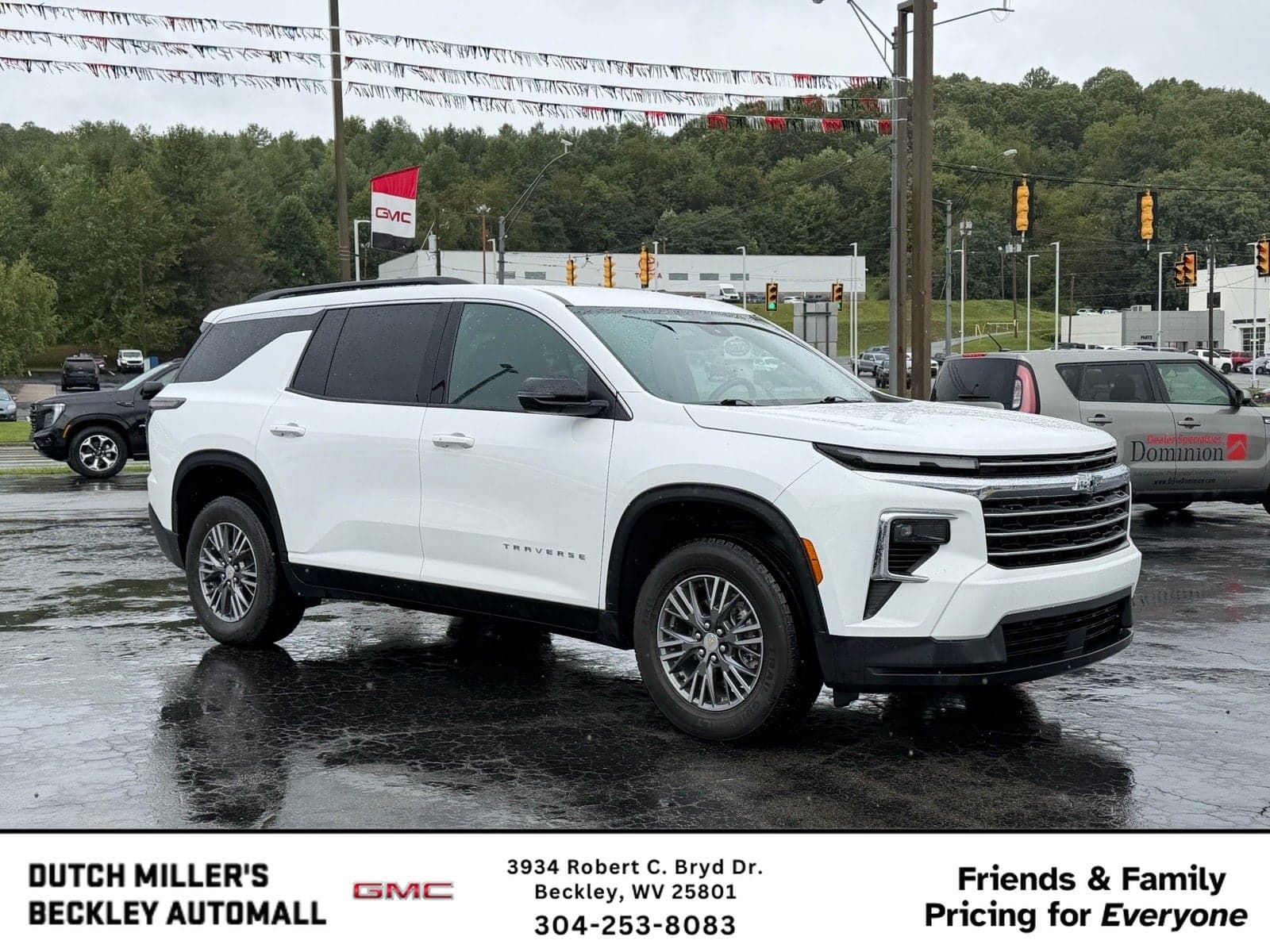 2025 Chevrolet Traverse AWD LT — photo 1 of 36