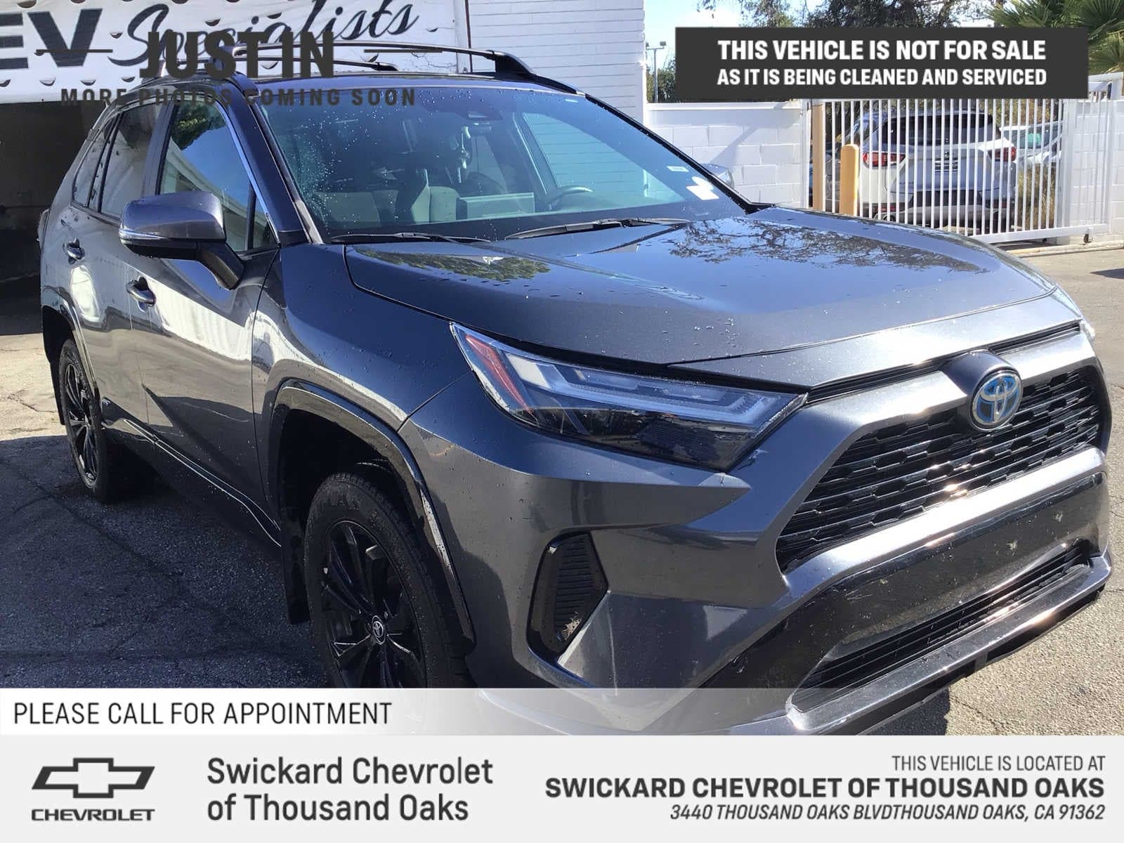 2022 Toyota RAV4 Hybrid SE — photo 1 of 7