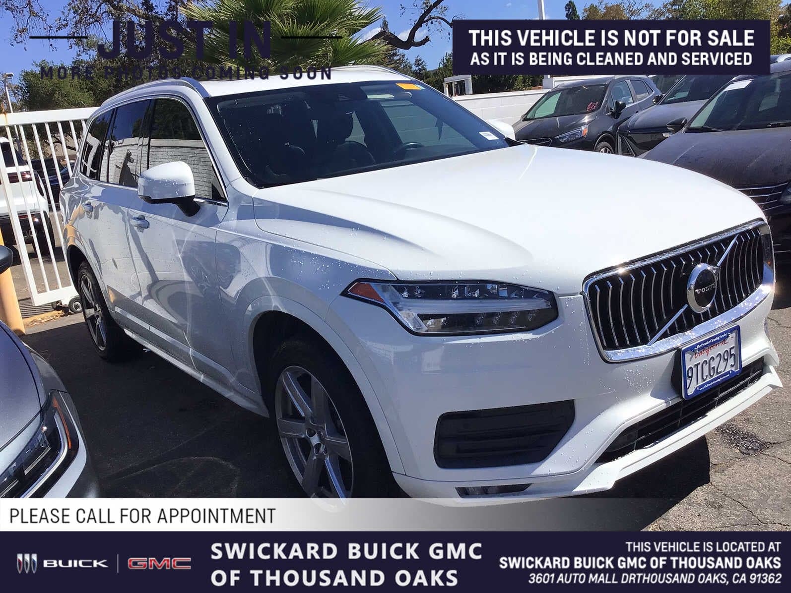 2022 Volvo XC90 Momentum — photo 1 of 7