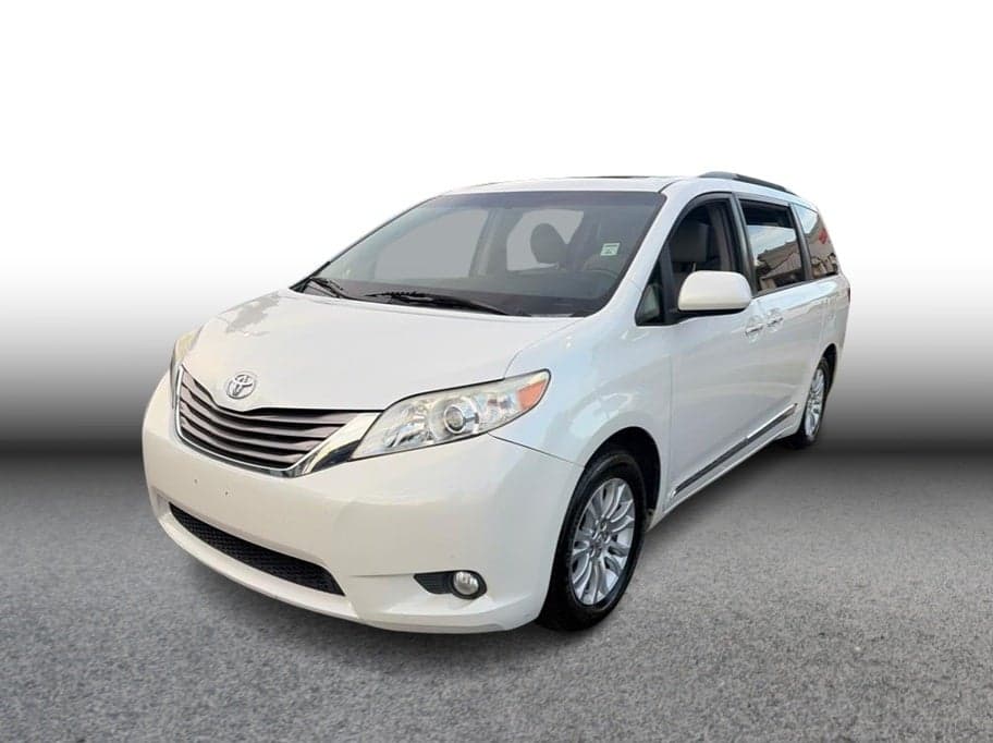 2015 Toyota Sienna Base — photo 1 of 35