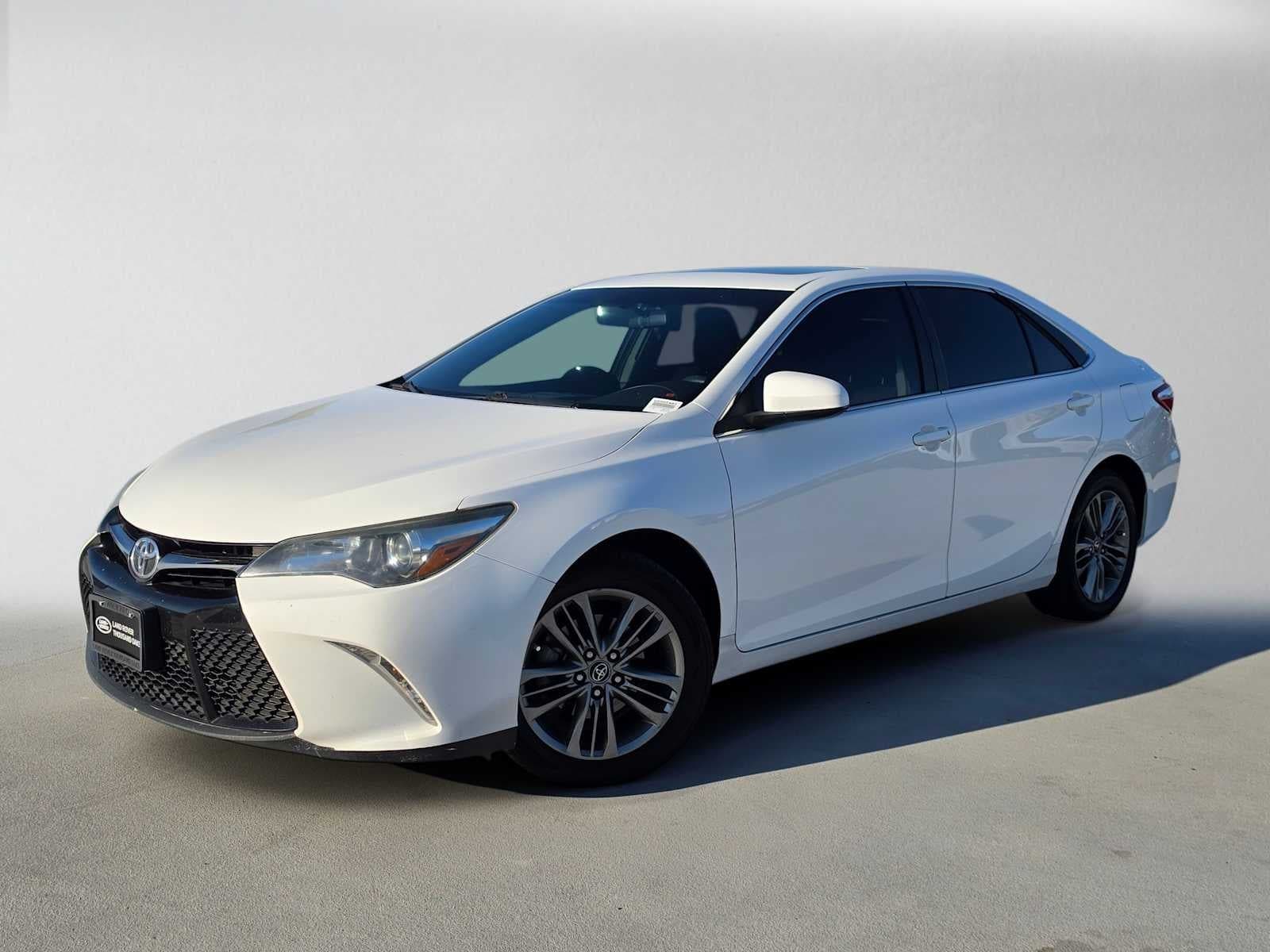 2016 Toyota Camry SE — photo 1 of 5