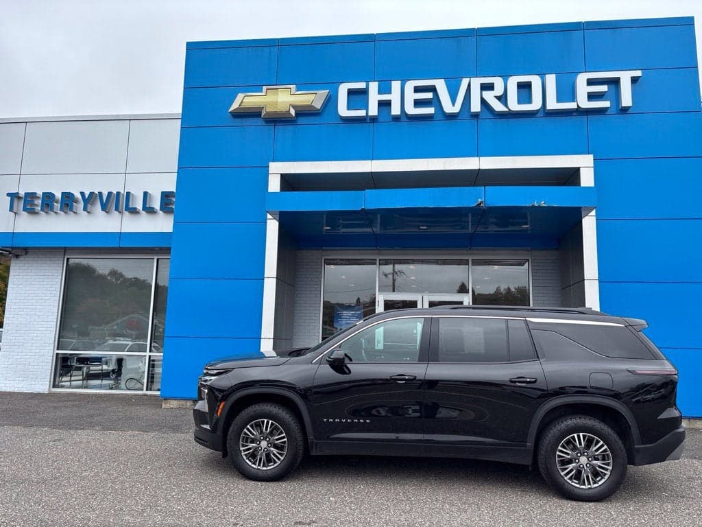2024 Chevrolet Traverse AWD LT — photo 1 of 40