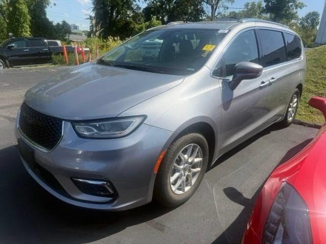 2021 Chrysler Pacifica Touring L — photo 1 of 9