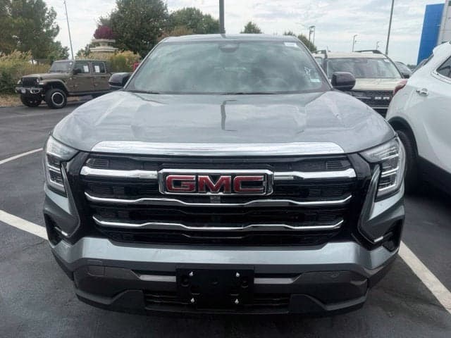 2026 GMC Terrain FWD Elevation — photo 1 of 10