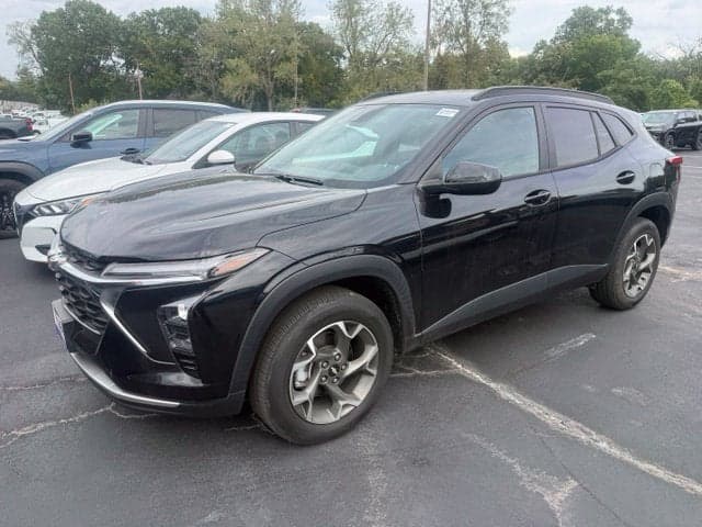 2024 Chevrolet Trax LT — photo 1 of 11