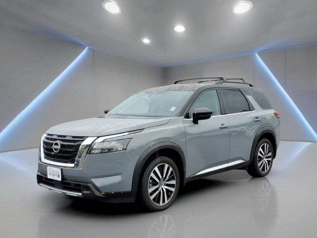 2025 Nissan Pathfinder Platinum — photo 1 of 5
