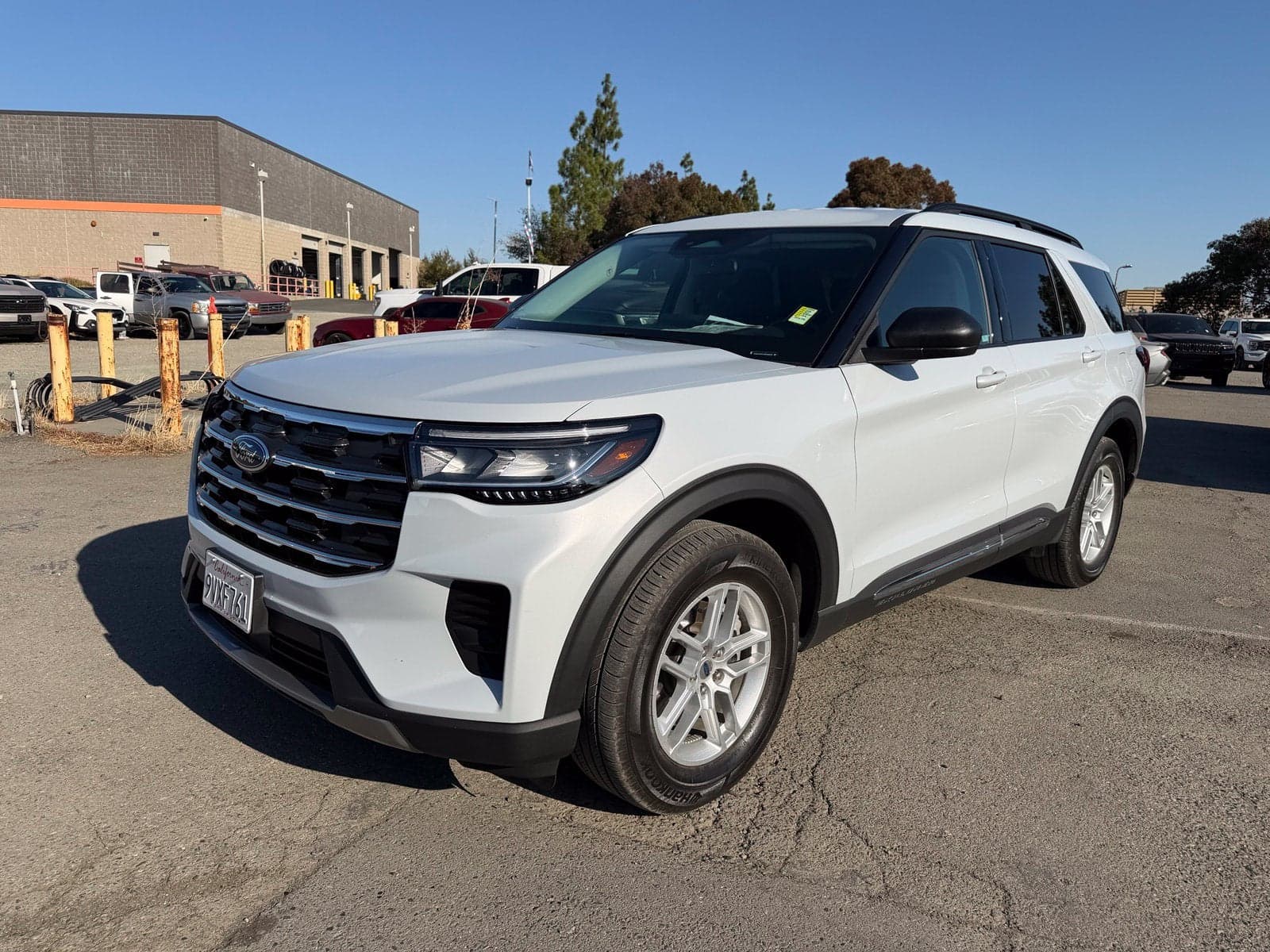 2025 Ford Explorer Active — photo 1 of 28