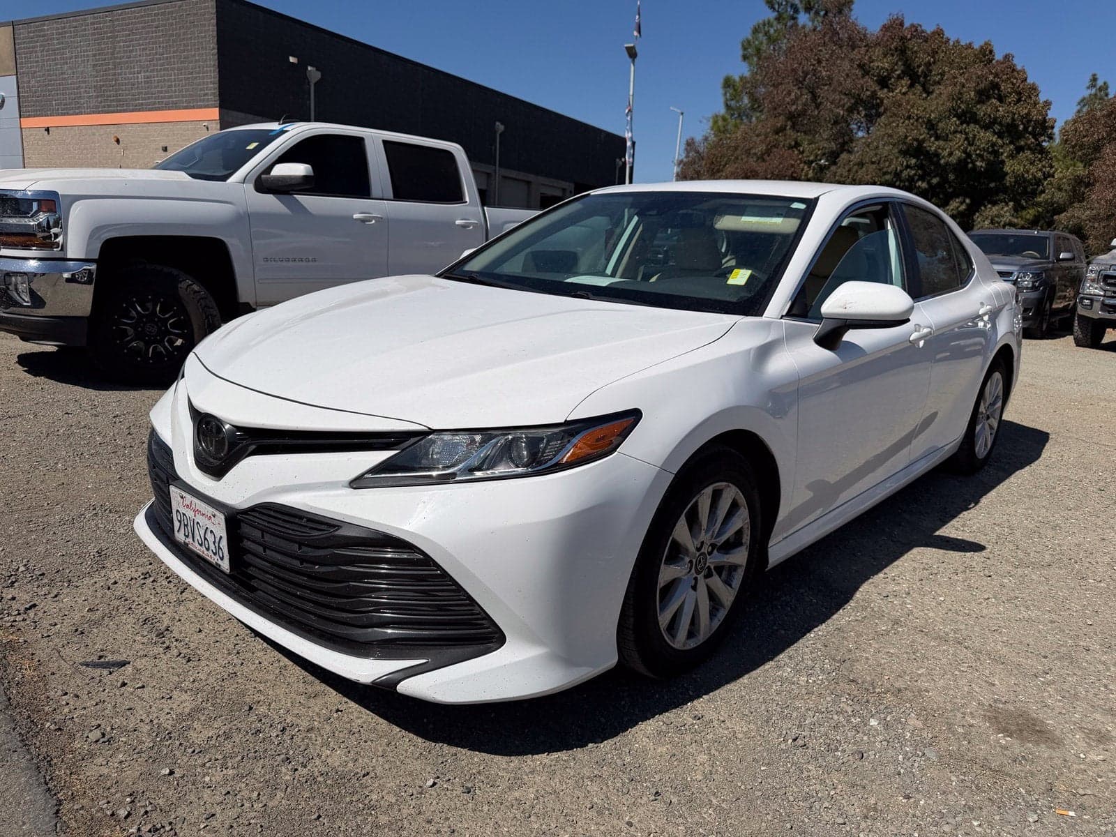 2019 Toyota Camry LE — photo 1 of 28
