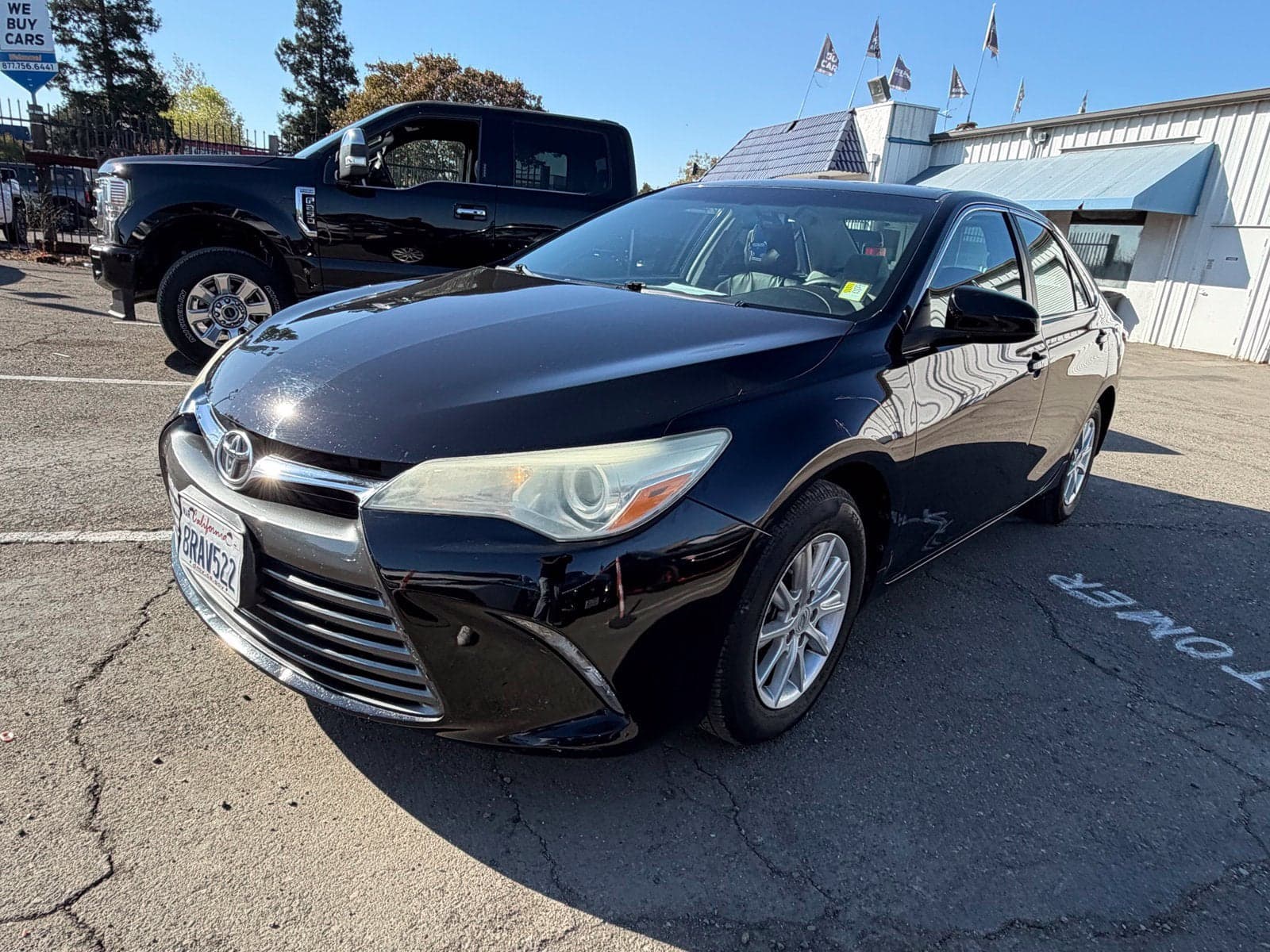 2016 Toyota Camry LE — photo 1 of 5