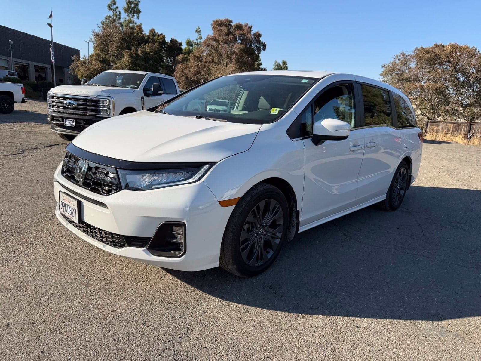 2025 Honda Odyssey Touring — photo 1 of 14