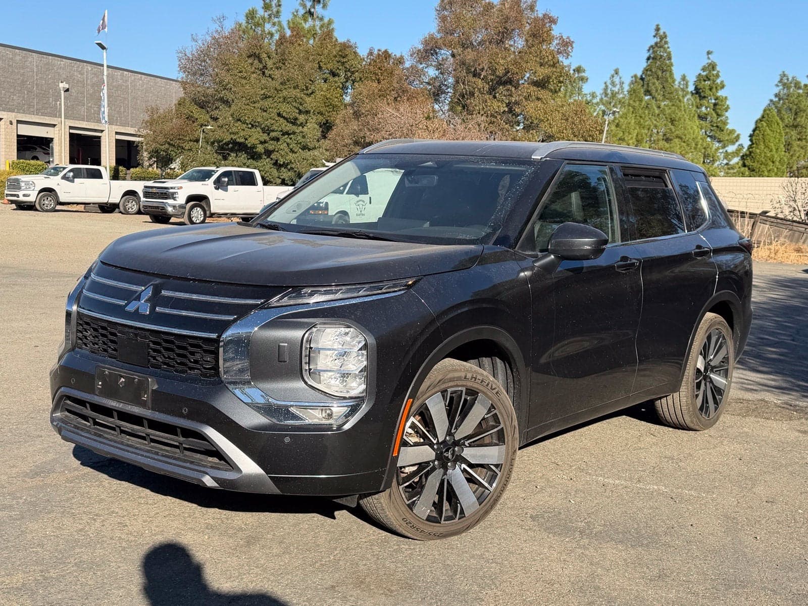 2025 Mitsubishi Outlander SEL — photo 1 of 5