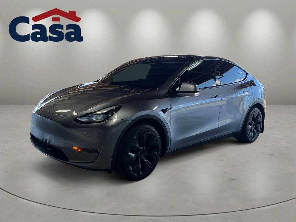 2025 Tesla Model Y Long Range — photo 1 of 37