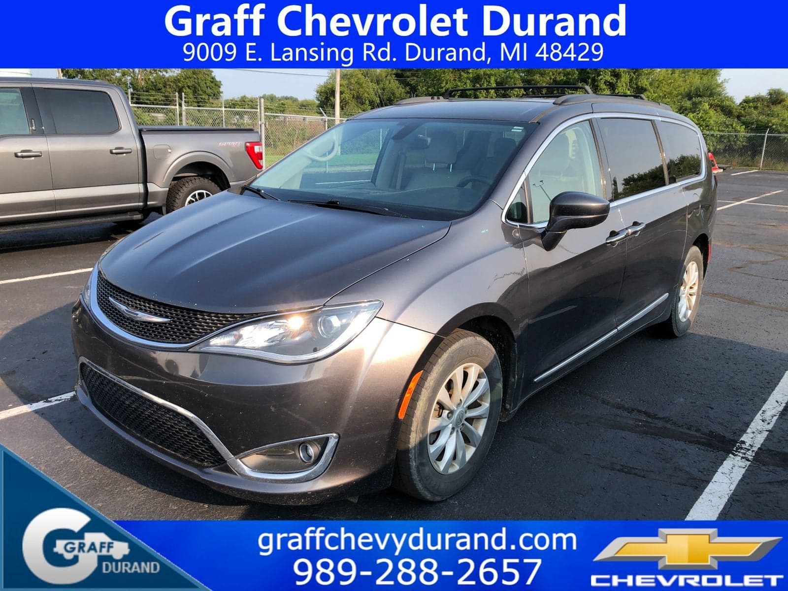 2017 Chrysler Pacifica Touring-L — photo 1 of 10