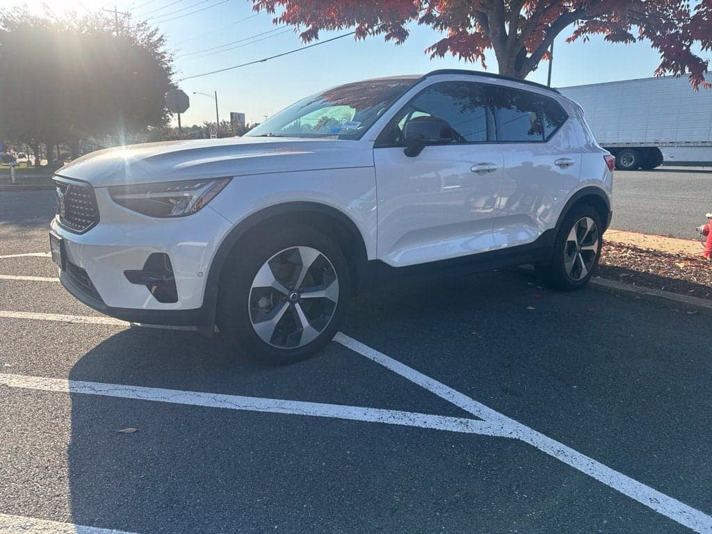 2025 Volvo XC40 Plus Dark Theme — photo 1 of 5