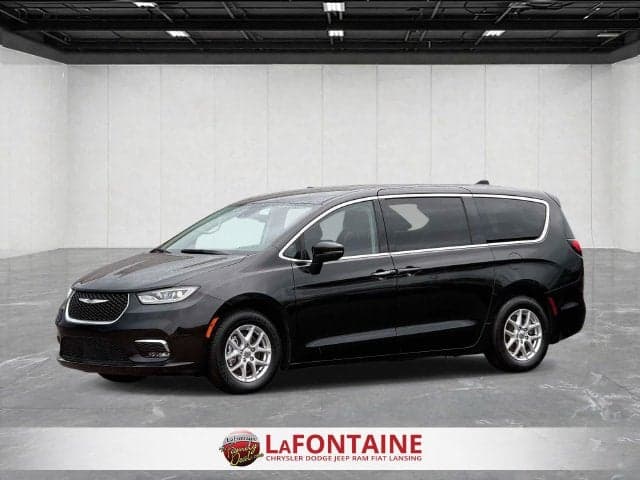2023 Chrysler Pacifica Touring L — photo 1 of 5