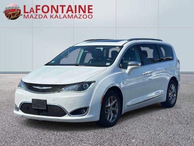 2018 Chrysler Pacifica Limited — photo 1 of 32