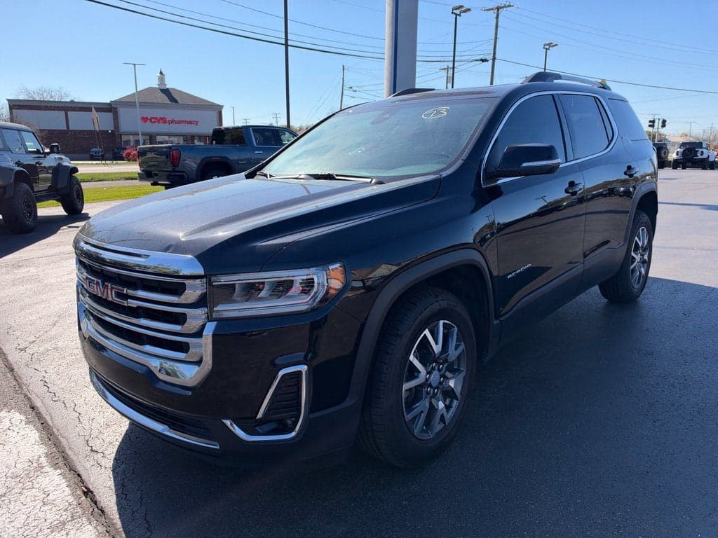 2023 GMC Acadia SLT — photo 1 of 5
