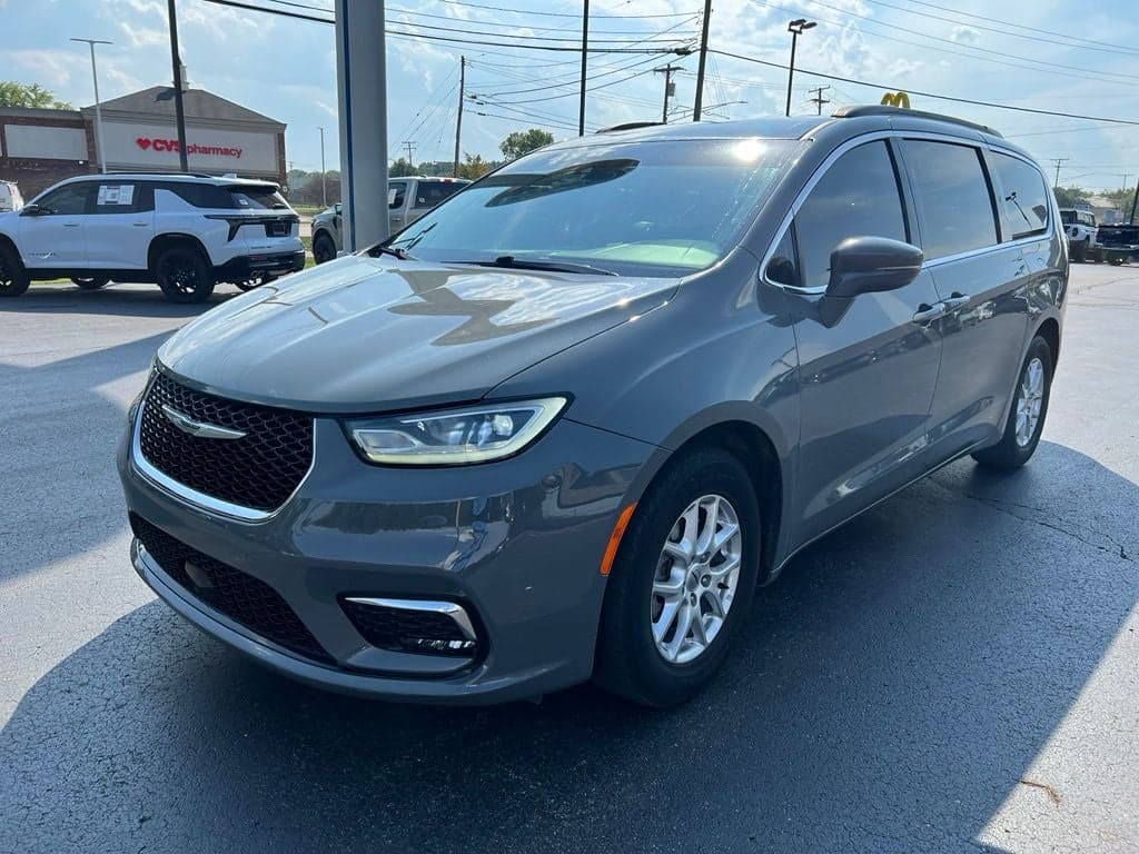 2022 Chrysler Pacifica Touring L — photo 1 of 26