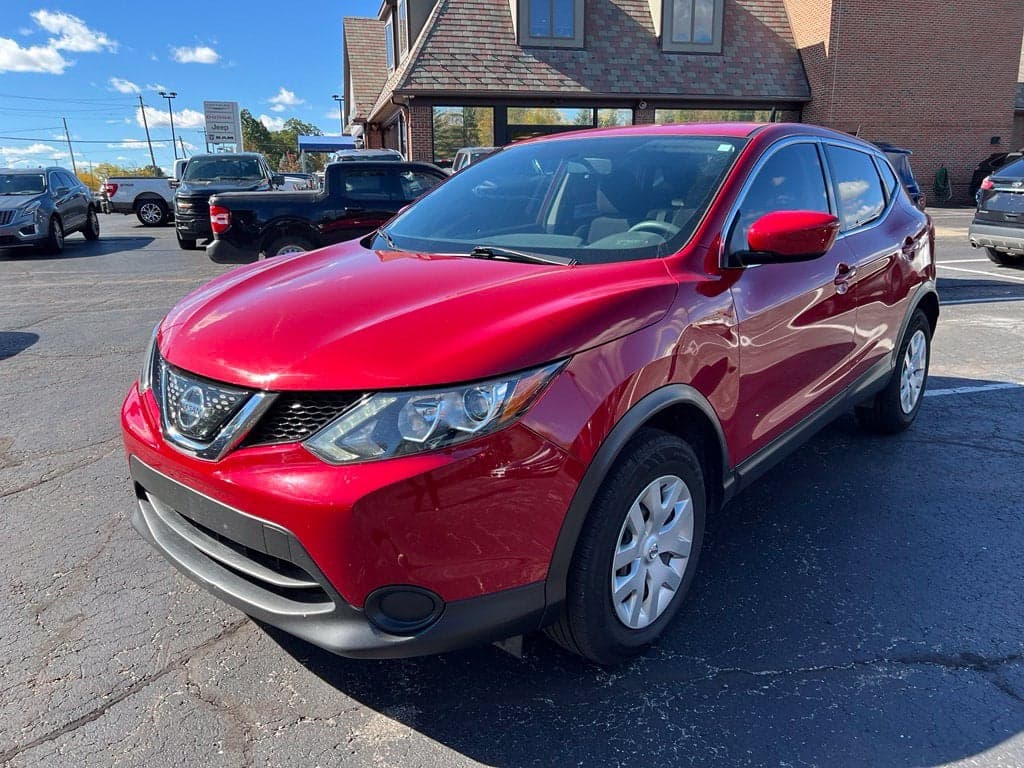 2018 Nissan Rogue Sport S — photo 1 of 15