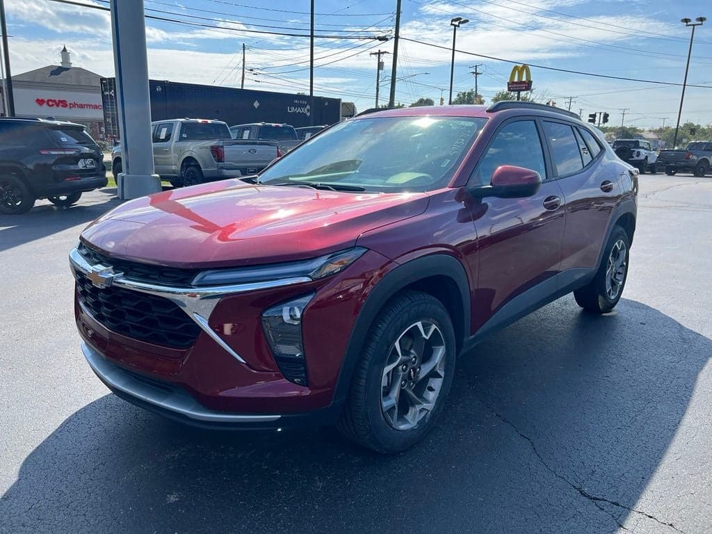 2025 Chevrolet Trax LT — photo 1 of 21