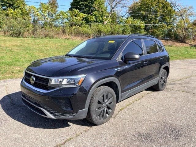 2024 Volkswagen Taos Base — photo 1 of 5