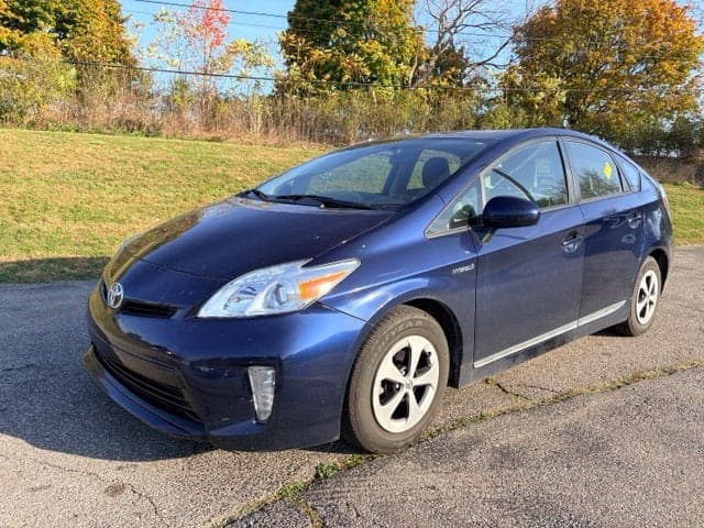 2014 Toyota Prius Three — photo 1 of 5