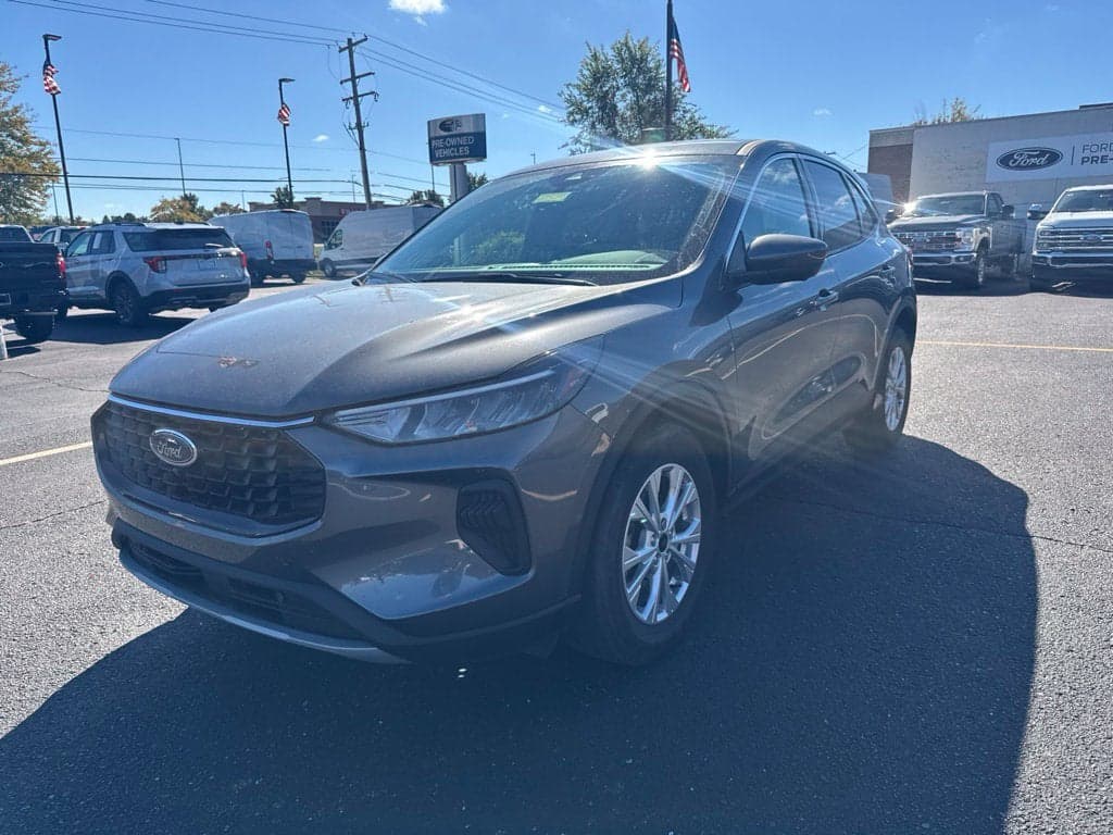 2023 Ford Escape Active — photo 1 of 8