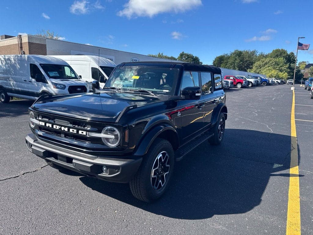 2024 Ford Bronco Outer Banks — photo 1 of 11
