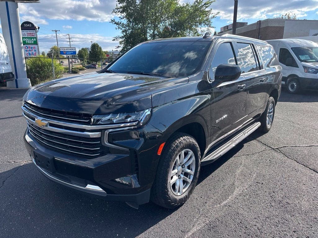 2023 Chevrolet Suburban LT — photo 1 of 22