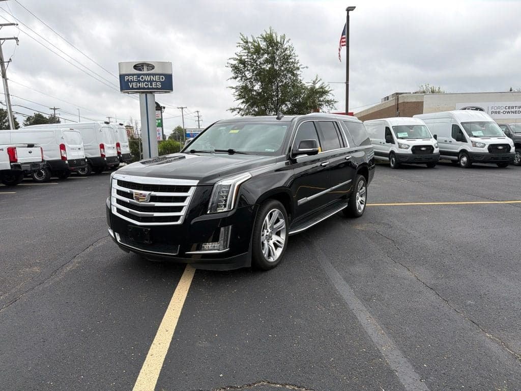 2019 Cadillac Escalade ESV Luxury — photo 1 of 5