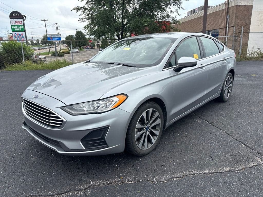 2020 Ford Fusion SE — photo 1 of 20