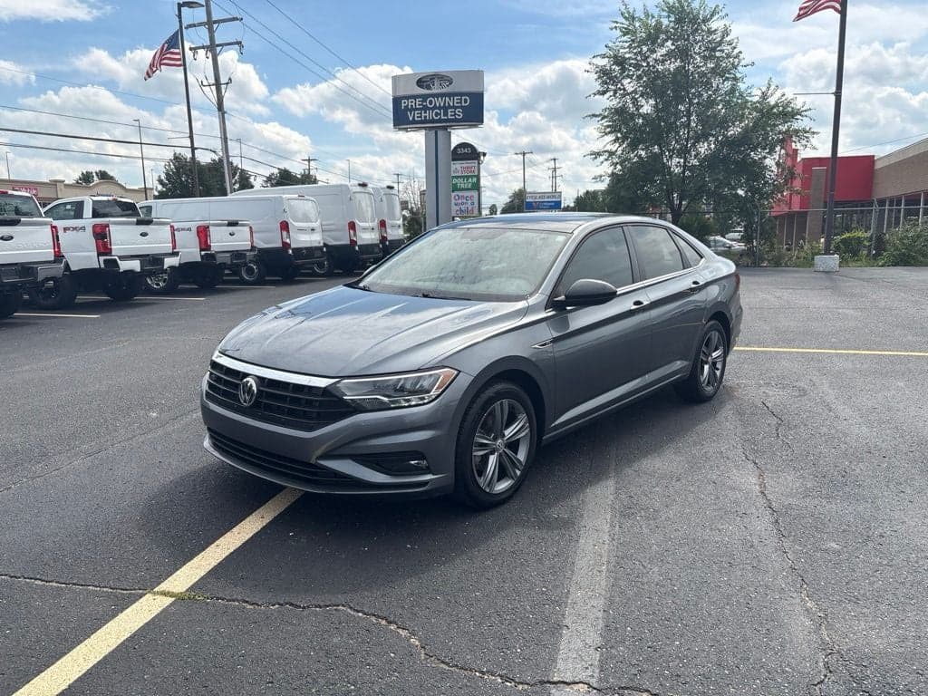 2019 Volkswagen Jetta R-Line — photo 1 of 11