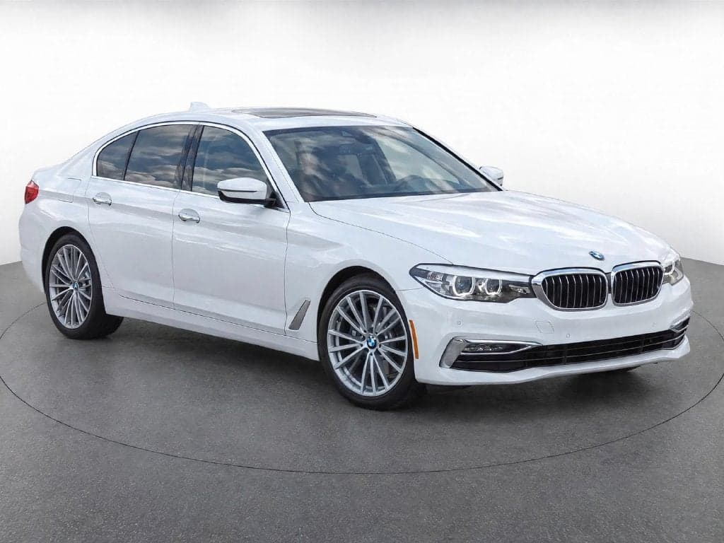 2018 BMW 5 Series 530i xDrive — photo 1 of 33