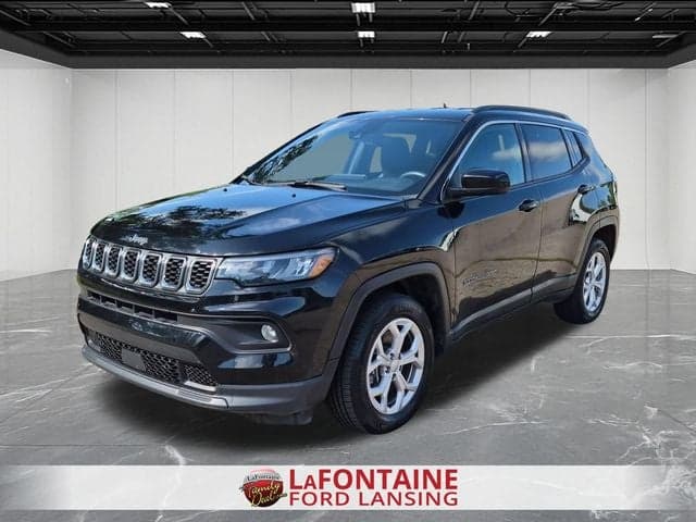 2024 Jeep Compass Latitude — photo 1 of 49