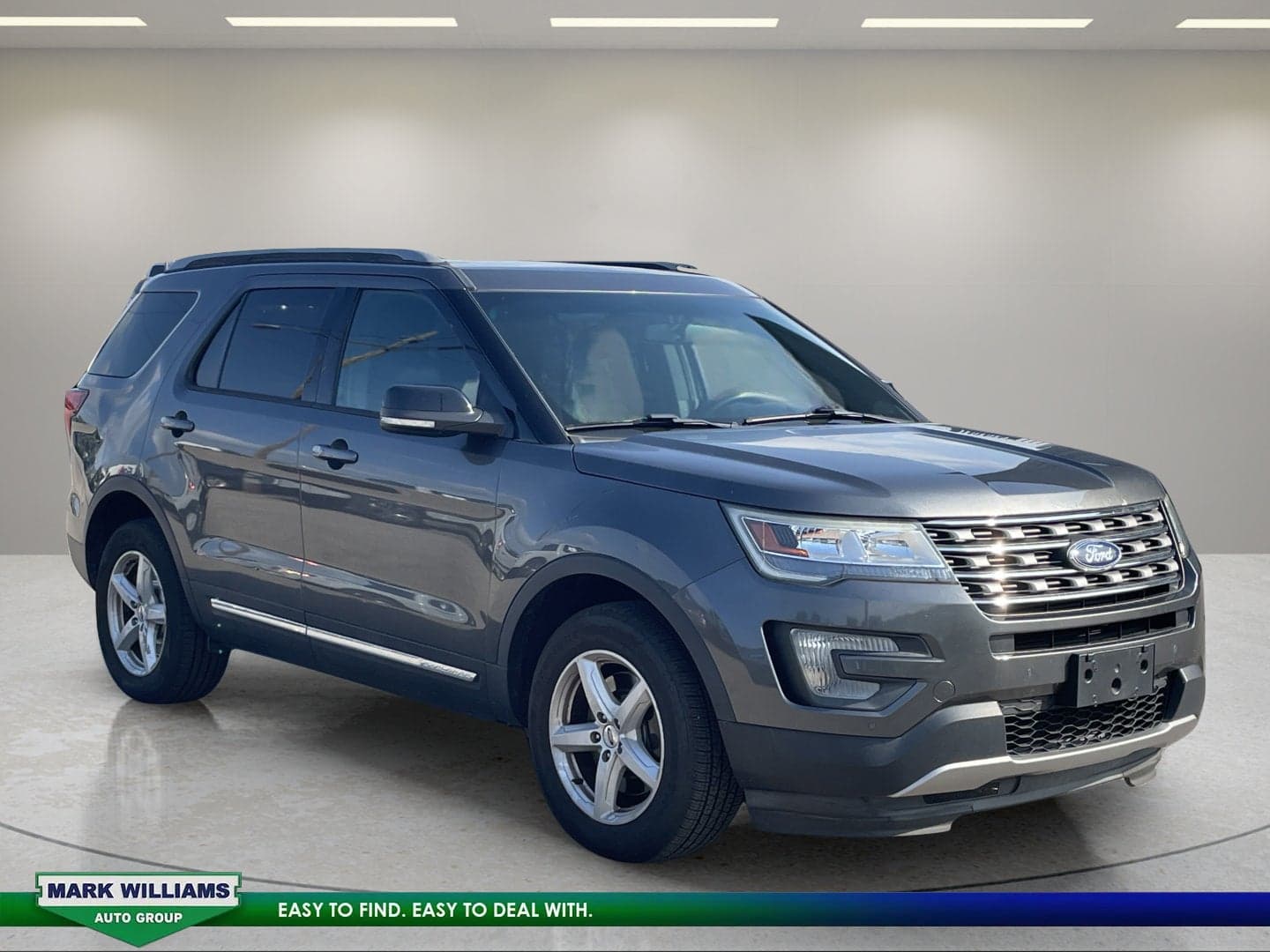 2016 Ford Explorer XLT — photo 1 of 10