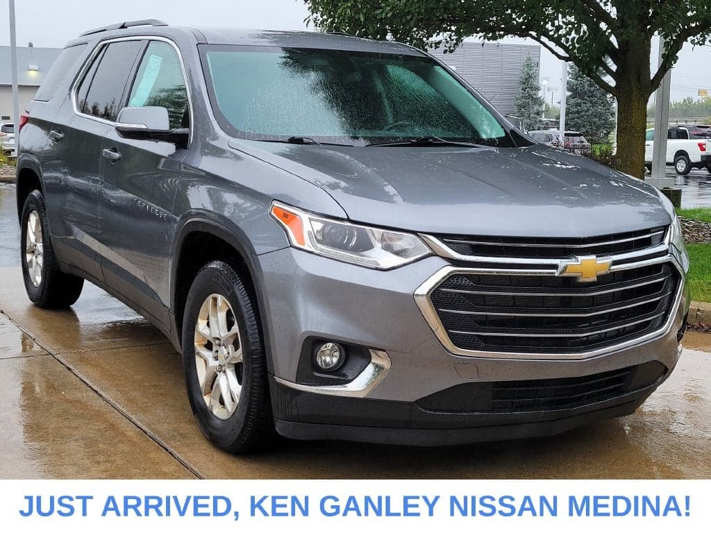 2020 Chevrolet Traverse Base — photo 1 of 40